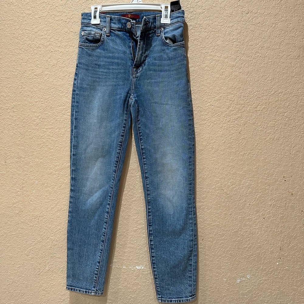 I am selling a skinny Jean that it’s a size 23 (brand new)
